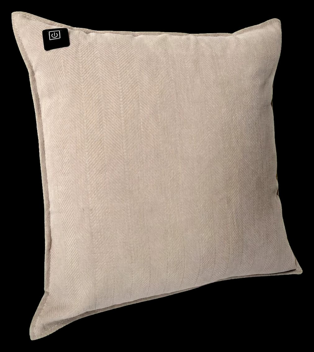 Vierkant beige chenille Warmpi warmtekussen in een volle driekwarthoek met bedieningsknop